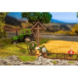 Faller 180935 HO 1/87 2 Wayside crosses with bench