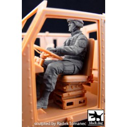 BLACK DOG F35052 1/32 US soldier driver M1070 Truck Tractor