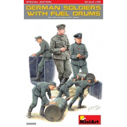 MINIART 35256 1/35 GERMAN SOLDIERS w/FUEL DRUMS SPECIAL EDITION
