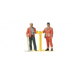 Preiser 45005 G Scale Cheminots - Track worker, safety guard