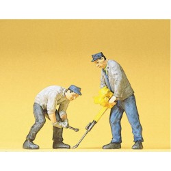 Preiser 45019 G Scale 2 workers track