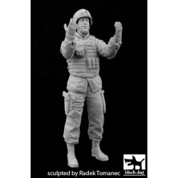 BLACK DOG F35051 1/35 US soldier M1070 Truck Tractor