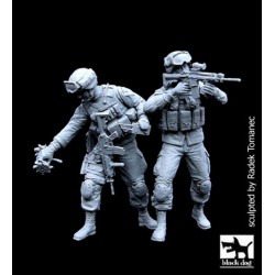 BLACK DOG F35077 1/35 US Soldiers team special group Recon Scout XT Robot