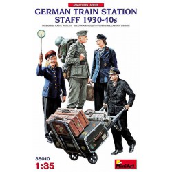 MINIART 38010 1/35 German Railstation staff 1930-40S