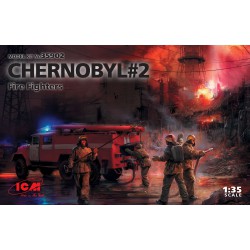 ICM 35902 1/35 Chernobyl 2 Fire Fighters (AC-40-137A firetruck + 4 figures + base)