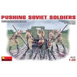 MINIART 35137 1/35 Pushing Soviet Soldiers