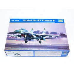 TRUMPETER 02224 1/32 Sukhoi Su-27 Flanker B