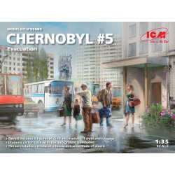 ICM 35905 1/35 Chernobyl 5. Extraction (4 adults, 1 child and luggage)