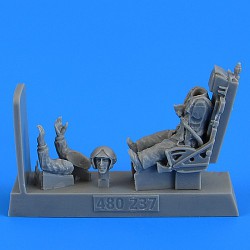 AEROBONUS 480.237 1/48 Soviet Fighter Pilot with ejection seat for MiG-19 Farmer for Trumpeter/Eduard