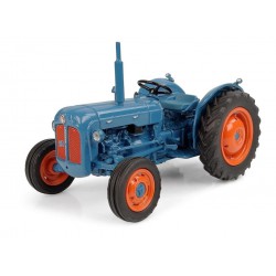 UNIVERSAL HOBBIES 6272 1/32 Fordson Dexta 1958