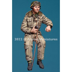 ALPINE MINIATURES 35296 1/35 British Tank Commander 1