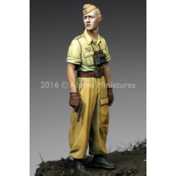 ALPINE MINIATURES 35220 1/35 Officer 1st FJ Division in Italy