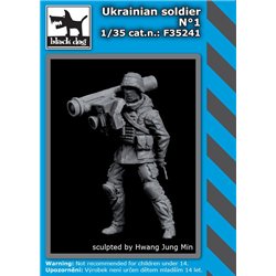 BLACK DOG F35241 1/35 Ukrainian soldier N°1 