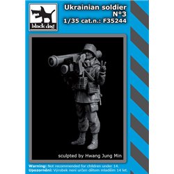 BLACK DOG F35244 1/35 Ukrainian soldier N°3 