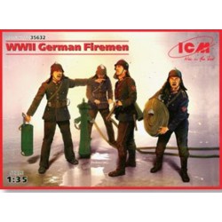 ICM 35632 1/35 WWII German Firemen (4 figures)