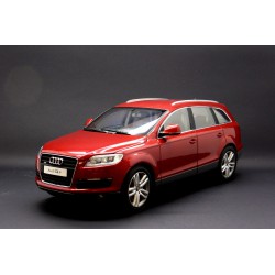 KYOSHO 09221R 1/18 Audi Q7 Rouge – Red Die-Cast